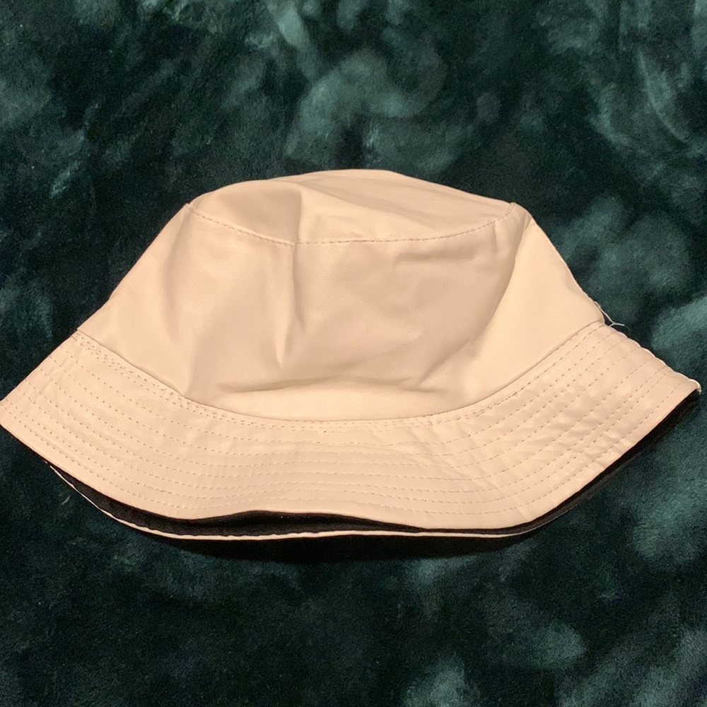 Reversible black and white bucket hat